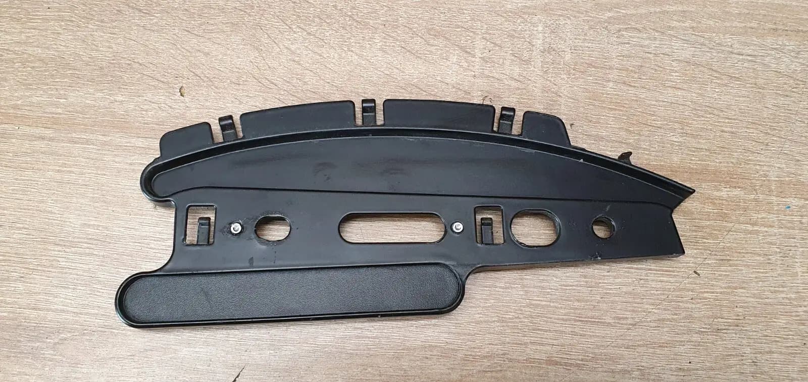 Harley-Davidson XL 1200 V 2012 Rear Fender Strut Stay Left Bracket 431409