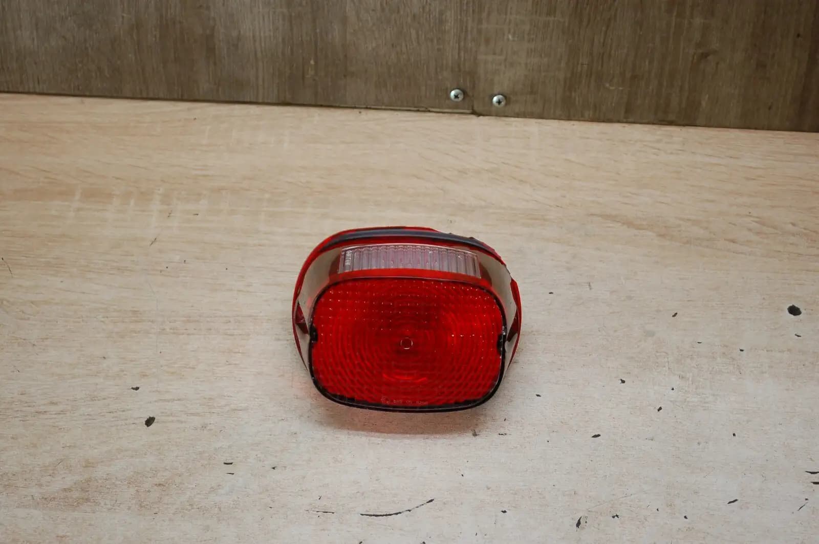 Harley Davidson Dyna Wide Glide Rear Tail Light 6837003