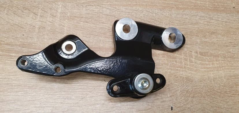 Harley-Davidson FXBB Softail Street Bob 2019 Front Right Footrest Hanger