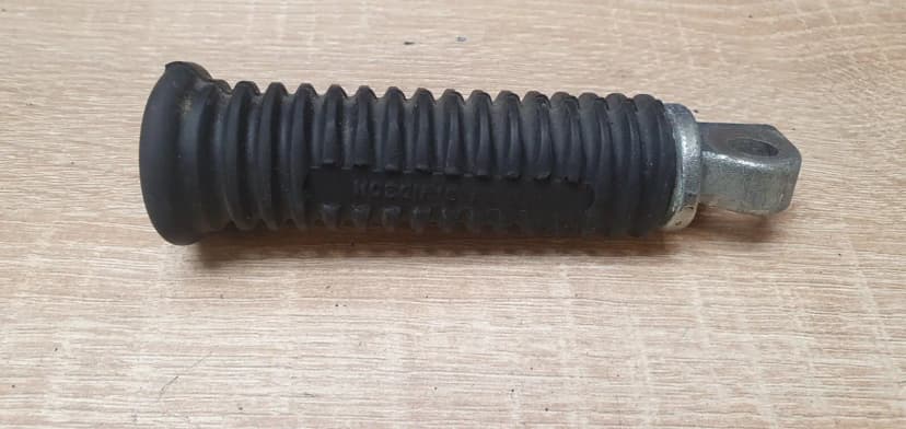 Harley Davidson Sportster 883 04 - 13 Rear Footrest Peg / Pedal